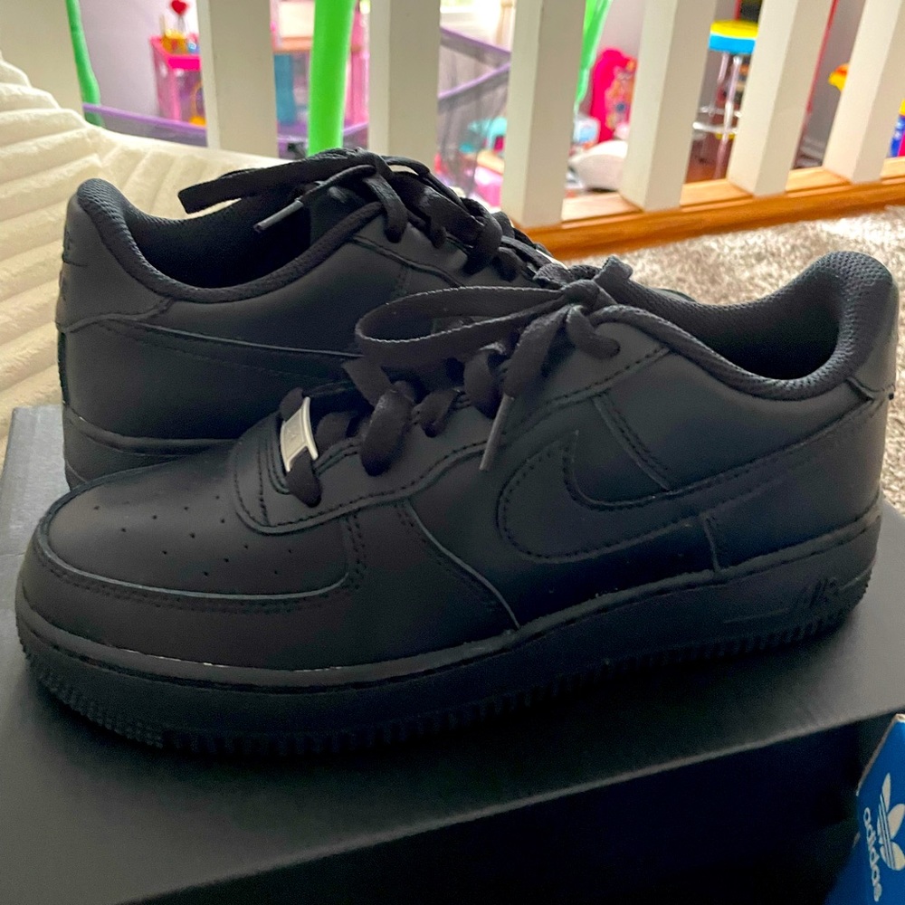 Black Air force ones size 6